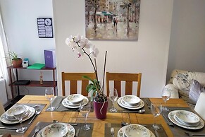 Free Parking/wifi, 3 Beds Sleep 6 Near Uni & Town!