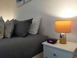 Free Parking/wifi, 3 Beds Sleep 6 Near Uni & Town!