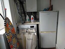 Free Parking/wifi, 3 Beds Sleep 6 Near Uni & Town!