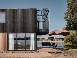 Luxurious Lodge With Terrace and Balcony