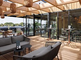 Luxurious Lodge With Terrace and Balcony