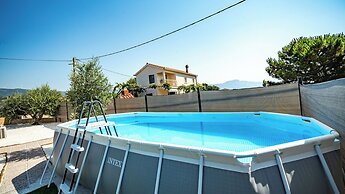 House Red Earth - Kastel Stafilic