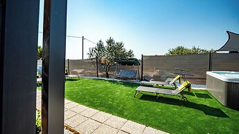 House Red Earth - Kastel Stafilic