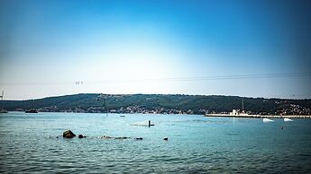 House Red Earth - Kastel Stafilic