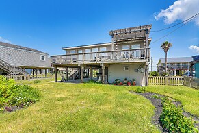 Pet-friendly Galveston Home - Walk to Beaches!