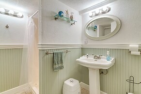 Pet-friendly Galveston Home - Walk to Beaches!