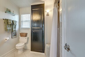 Pet-friendly Galveston Home - Walk to Beaches!