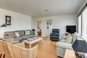 Pet-friendly Galveston Home - Walk to Beaches!