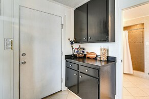 Pet-friendly Galveston Home - Walk to Beaches!