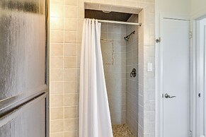 Pet-friendly Galveston Home - Walk to Beaches!