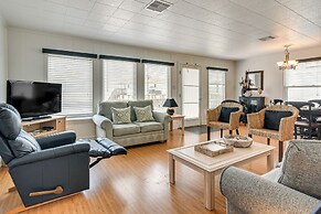 Pet-friendly Galveston Home - Walk to Beaches!