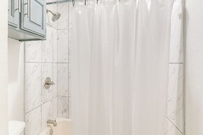 11 Mi to Dtwn: Luxe Home w/ Pool in Fort Worth