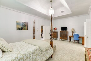 11 Mi to Dtwn: Luxe Home w/ Pool in Fort Worth