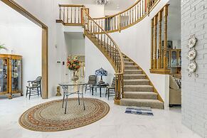 11 Mi to Dtwn: Luxe Home w/ Pool in Fort Worth