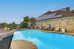 11 Mi to Dtwn: Luxe Home w/ Pool in Fort Worth