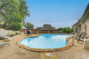 11 Mi to Dtwn: Luxe Home w/ Pool in Fort Worth
