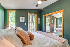 Lakefront Cabin < 3 Mi to Dtwn Eureka Springs!