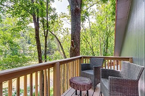 Lakefront Cabin < 3 Mi to Dtwn Eureka Springs!