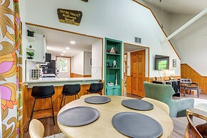 Lakefront Cabin < 3 Mi to Dtwn Eureka Springs!