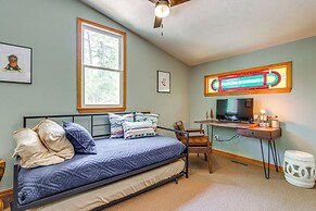 Lakefront Cabin < 3 Mi to Dtwn Eureka Springs!