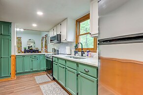 Lakefront Cabin < 3 Mi to Dtwn Eureka Springs!