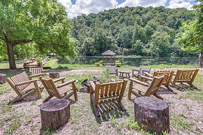 Lakefront Cabin < 3 Mi to Dtwn Eureka Springs!
