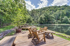 Lakefront Cabin < 3 Mi to Dtwn Eureka Springs!