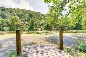 Lakefront Cabin < 3 Mi to Dtwn Eureka Springs!