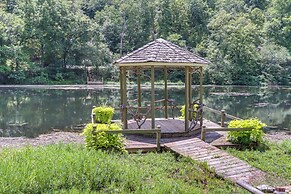 Lakefront Cabin < 3 Mi to Dtwn Eureka Springs!