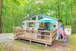 Deck & Fire Pit: Pet-friendly Pocono Lake Abode!