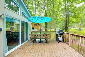 Deck & Fire Pit: Pet-friendly Pocono Lake Abode!