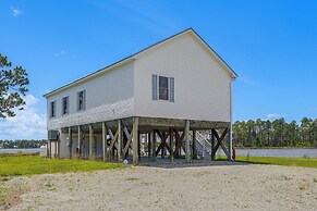 Waterfront Merritt Home w/ Boat Dock & Deck!