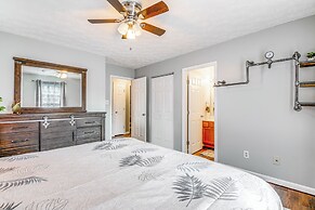 Knoxville Home w/ Sunroom ~ 9 Mi to Downtown!