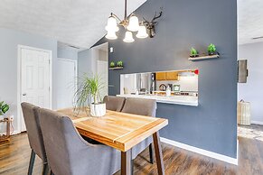 Knoxville Home w/ Sunroom ~ 9 Mi to Downtown!