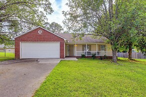 Knoxville Home w/ Sunroom ~ 9 Mi to Downtown!