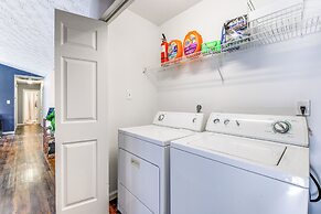 Knoxville Home w/ Sunroom ~ 9 Mi to Downtown!