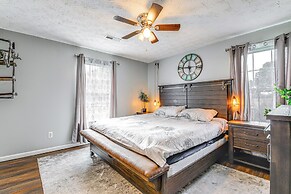 Knoxville Home w/ Sunroom ~ 9 Mi to Downtown!
