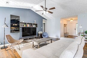 Knoxville Home w/ Sunroom ~ 9 Mi to Downtown!