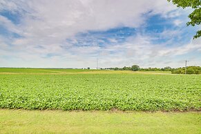 Countryside Biggsville Home w/ Yard, Dogs Welcome!