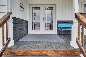 Countryside Biggsville Home w/ Yard, Dogs Welcome!