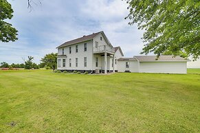 Countryside Biggsville Home w/ Yard, Dogs Welcome!