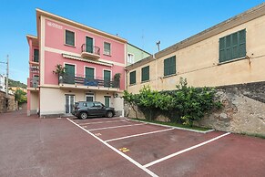 Merlo C - town center & private parking