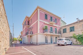 Merlo C - town center & private parking