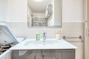 Merlo C - town center & private parking