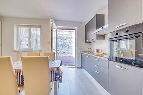 Merlo C - town center & private parking