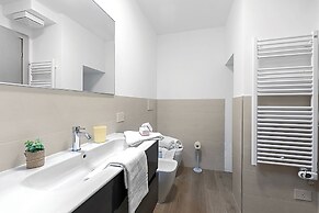 Merlo D - town center & private parking