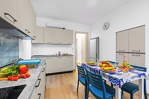 Merlo D - town center & private parking