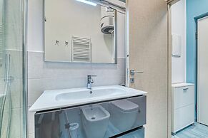 Merlo E - town center & private parking