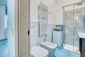 Merlo E - town center & private parking