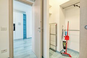 Merlo E - town center & private parking